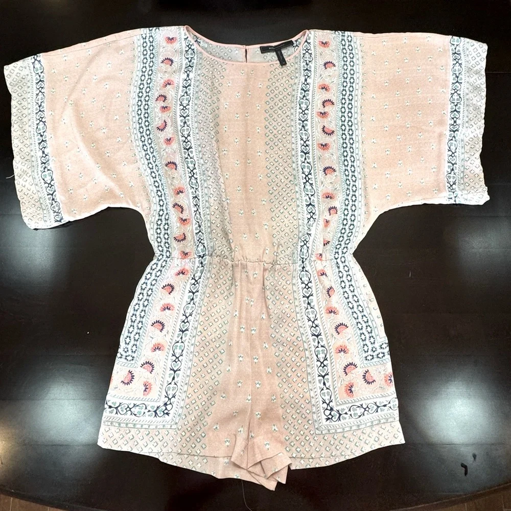 Like New!! BCBG MAXAZRIA - Caiti Kimono Sleeve Romper - Blush Pink - Size XS - Picture 8 of 16